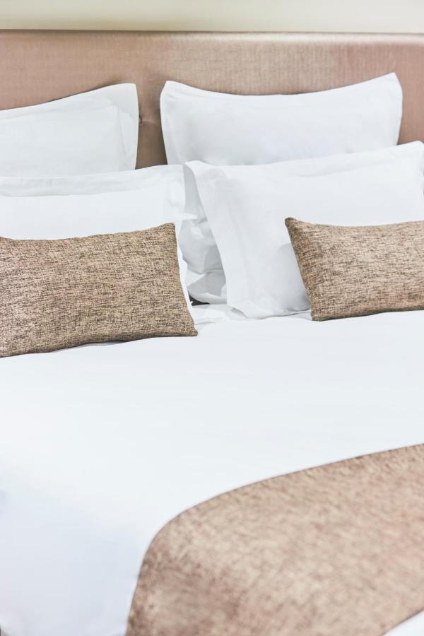 Fly Inn Madagascar Hotel - Navette Gratuite H24 - A 300M De L'Aeroport International Ivato-Antananarivo Ivato  Εξωτερικό φωτογραφία