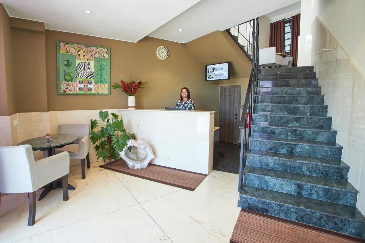 Fly Inn Madagascar Hotel - Navette Gratuite H24 - A 300M De L'Aeroport International Ivato-Antananarivo Ivato  Εξωτερικό φωτογραφία